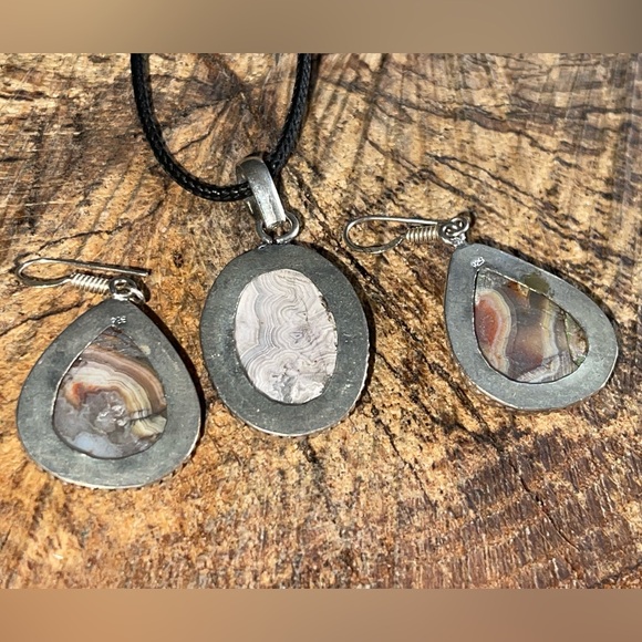 Crazy Lace Agate Pendant & Earrings Set - Picture 6 of 7